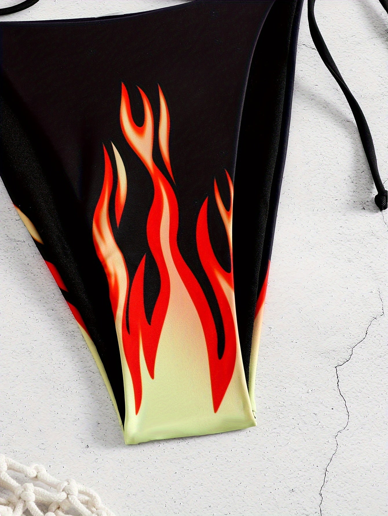 Flame Print Two-Piece Bikini Swimsuit, Beachwear, Women's Swimwear, Fire Design Bathing Suit, Adjustable Tie, Summer Fashion